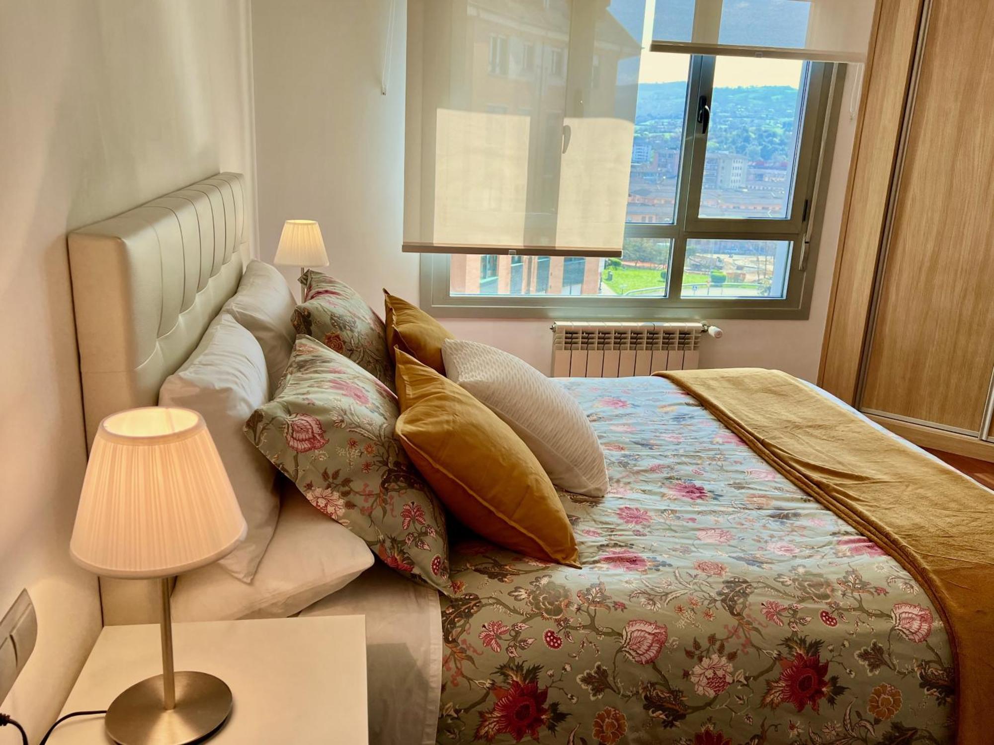 Apartamento Europa Jardin Oviedo Bagian luar foto