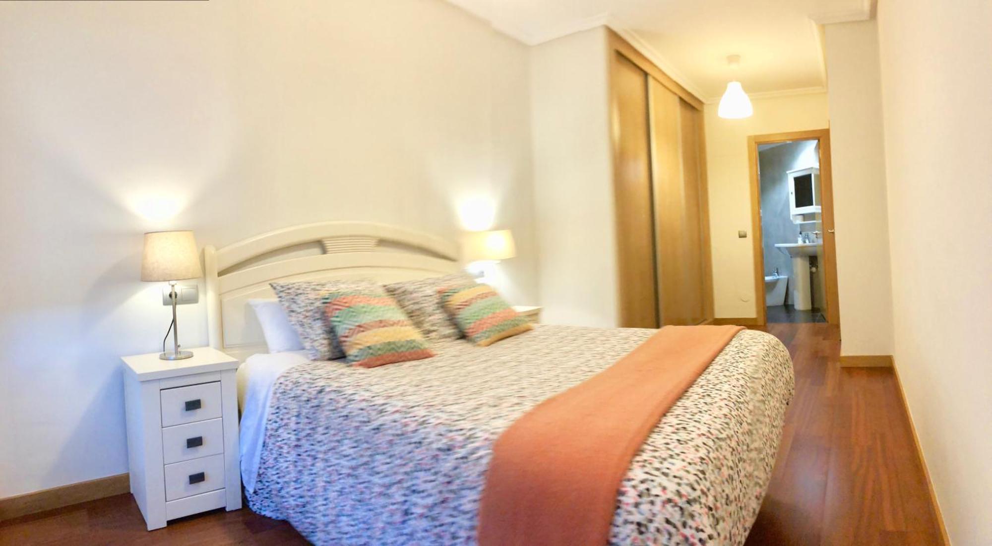 Apartamento Europa Jardin Oviedo Bagian luar foto