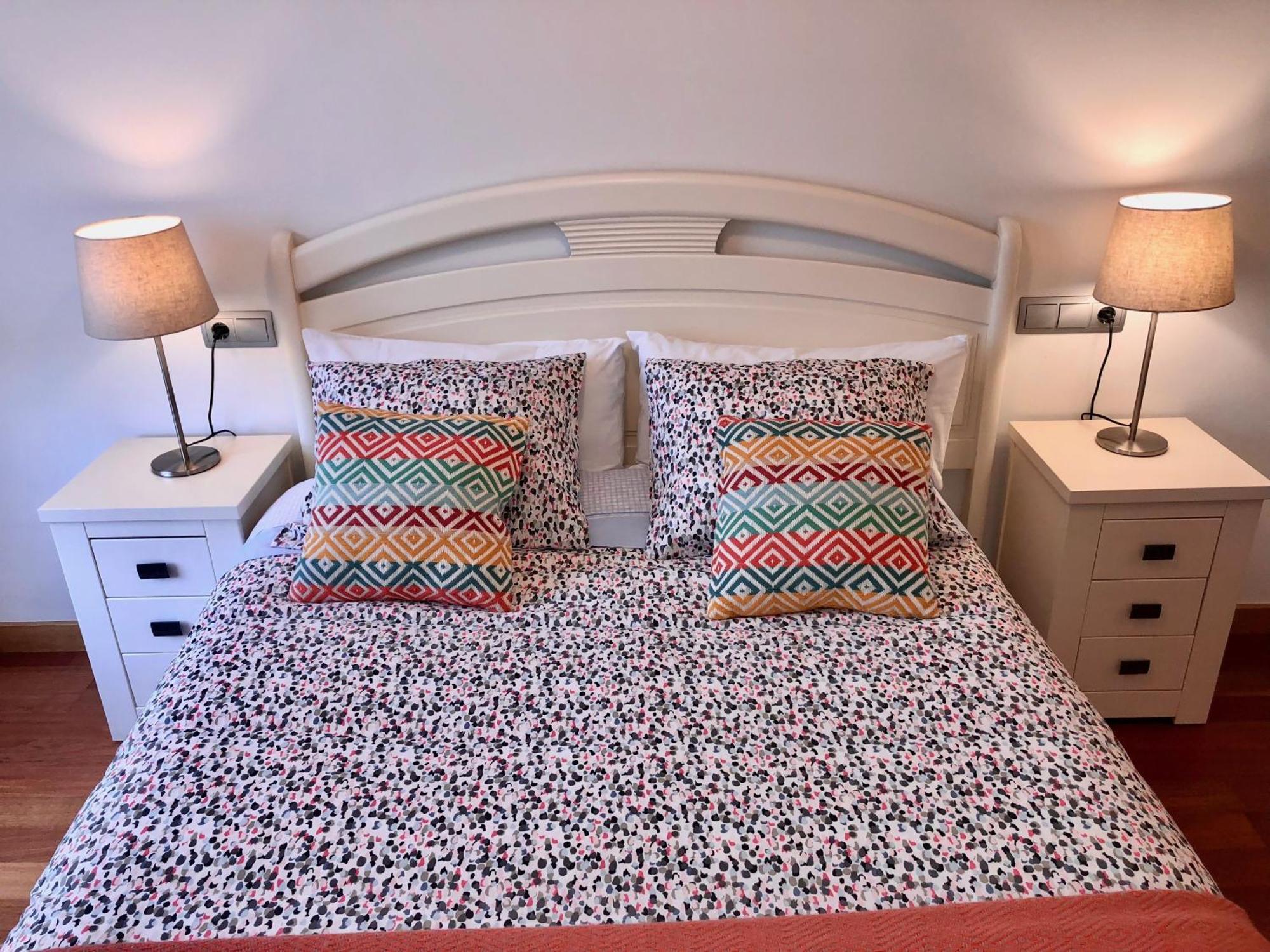Apartamento Europa Jardin Oviedo Bagian luar foto
